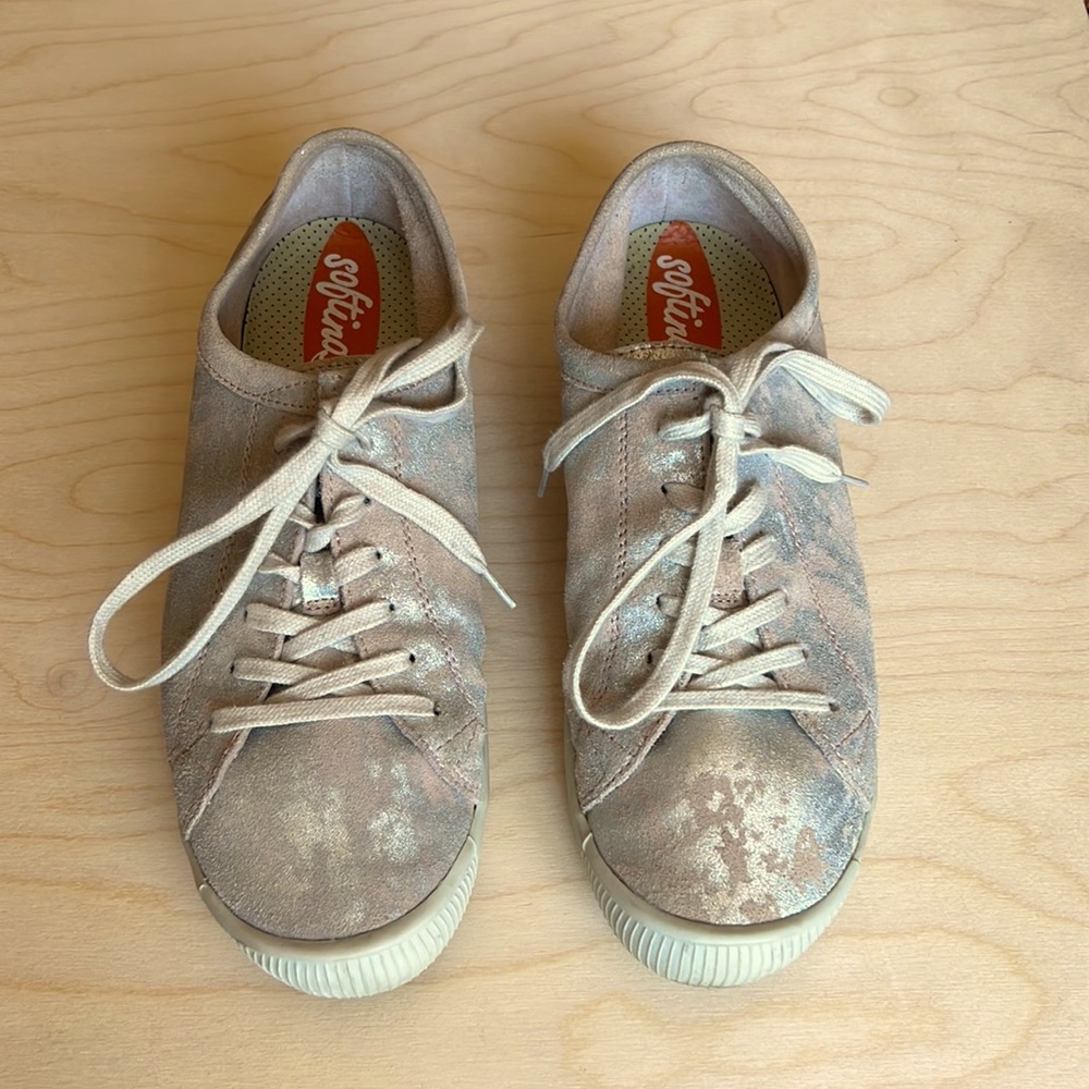 Beautiful, soft Leather sneakers- Softinos brand. Size 40 / US 9.